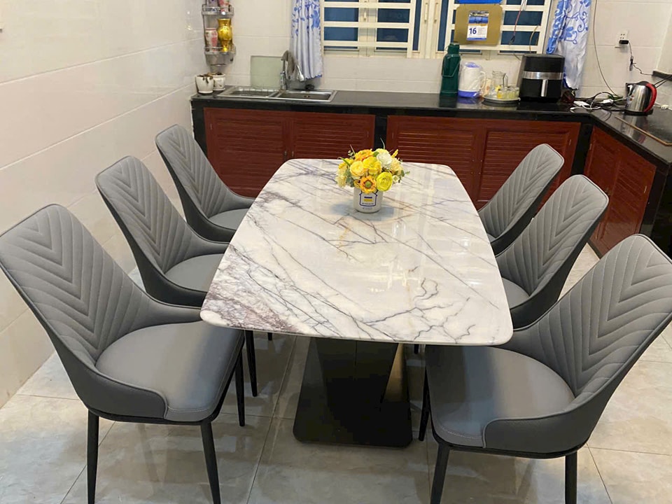 BÀN ĂN MẶT ĐÁ HIỆN ĐẠI TẠI LONG THÀNH ĐỒNG NAI